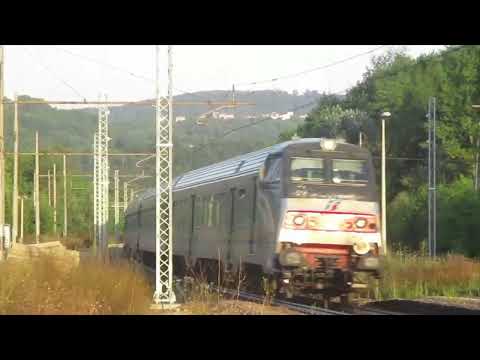 Treni in transito alla stazione di Vicoforte - San Michele