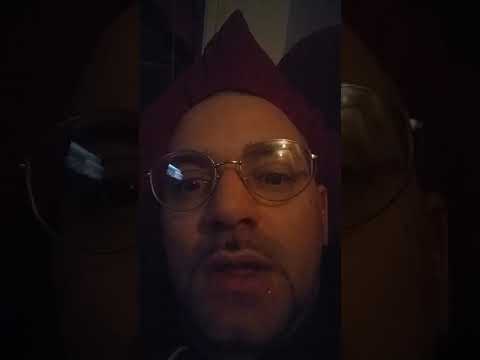 Sa majesté l'intrus suce des graines