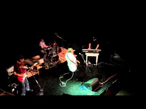 Máma Bubo - Nevim  live), Karlovy Vary