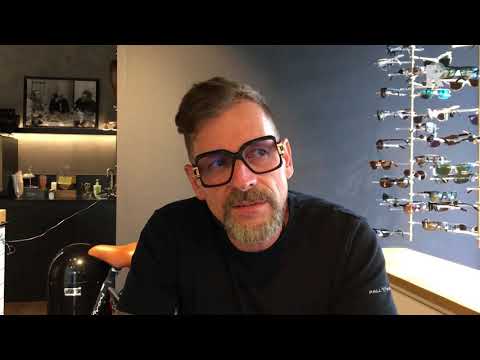 Eenna mooiste zaak van Nederland Tempel Optiek Schiedam dupe van brutale brillenroof. Eigenaar Fi...