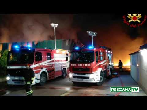 2018-06-07 LIVORNO - INCENDI, A FUOCO UN DEPOSITO DI UN OLEIFICIO A CECINA