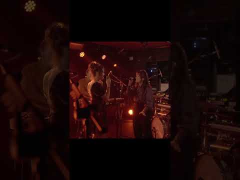 @ZazOfficial + @BlackLilys reprennent Ma Gueule de Johnny Hallyday@BlackLilys