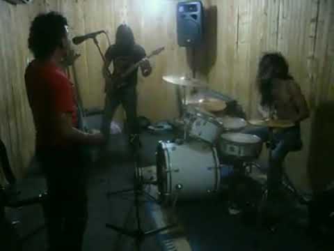 Virgin Killer - Con los Pies en el Asfalto (Rehearsal Bucaramanga, 08/2012)