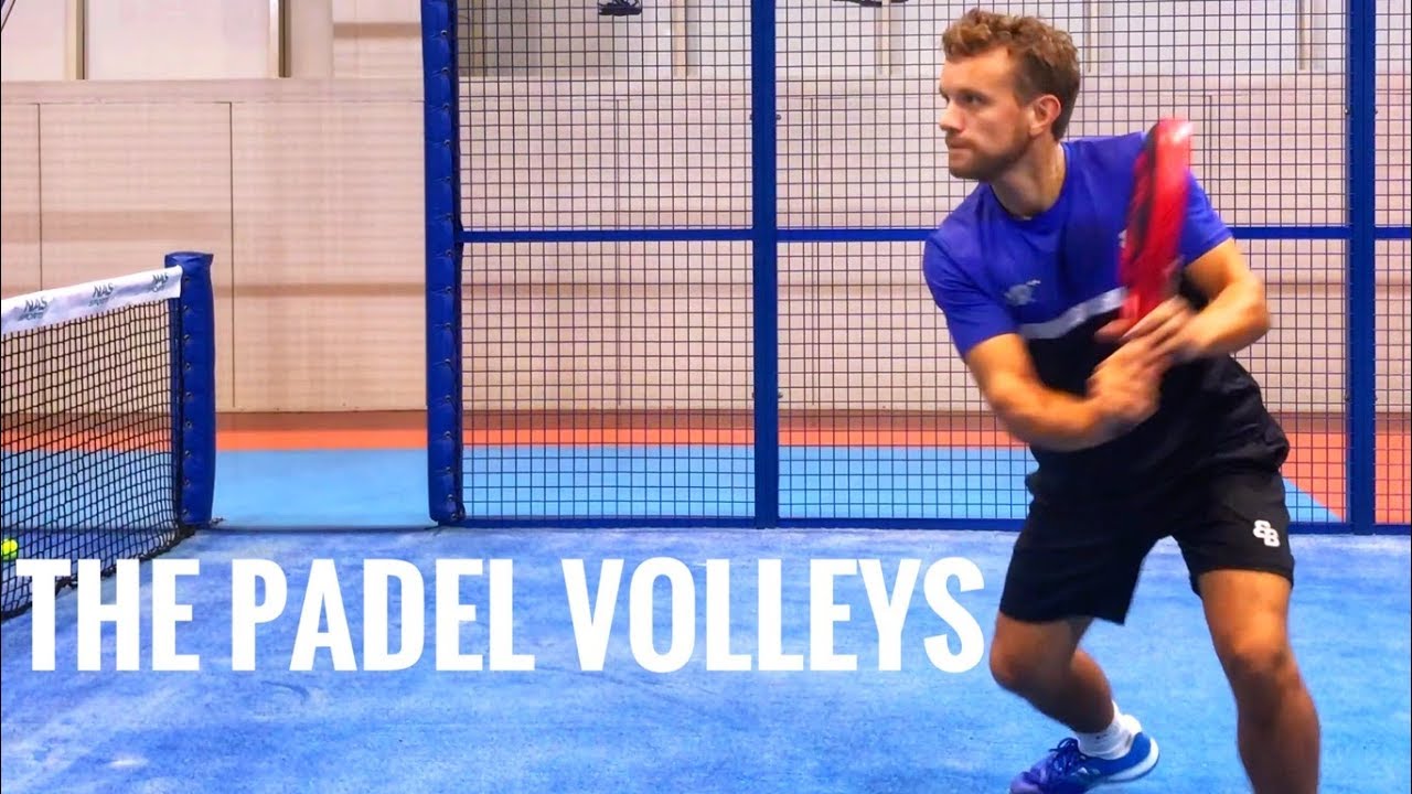 Volley technique: shoulder turn and blocking motion