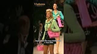 Download lagu Linda Evangelista's Stunning Runway Walk ✨ CHANEL Paris SS95 mp3
