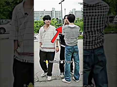 Jungkook noticed 🐰😳 that Taehyung was jealous and upset after seeing them 🐻☹️‼️ #shorts #taekook