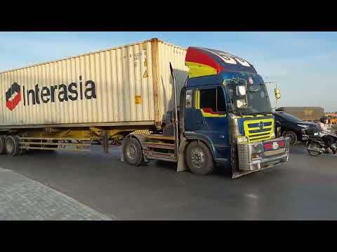 The Most Dangerous Bridge Descent Into a Roundabout – Extreme Risk for Heavy Vehicles
