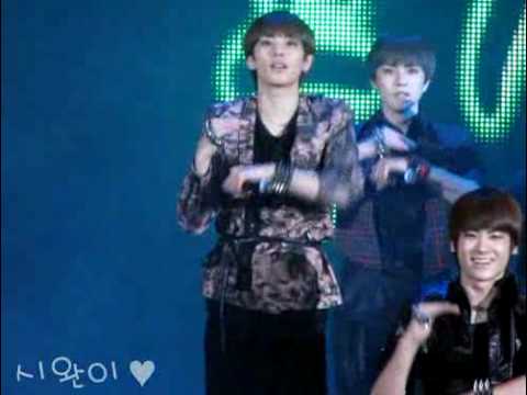 [FANCAM] ZE:A - Mazeltov @ Lotte World (Siwan Focus)