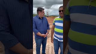 Momento de oração na construção da nova escola.