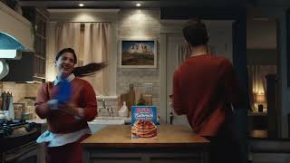  Couple decorates their waffles together