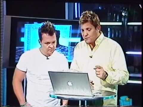 FB Aanvraag om Moniqe Foxx in Jukebox se ateljee te sien.wmv