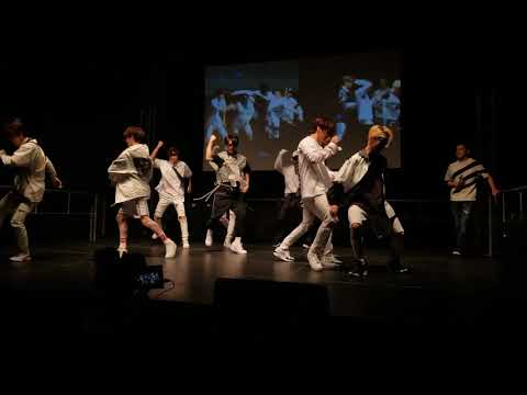 STRAY KIDS @ KCON NY 2018 - FAN ENGAGEMENT + HI TOUCH + AUDIENCE FULL VIDEO KCON DAY 1