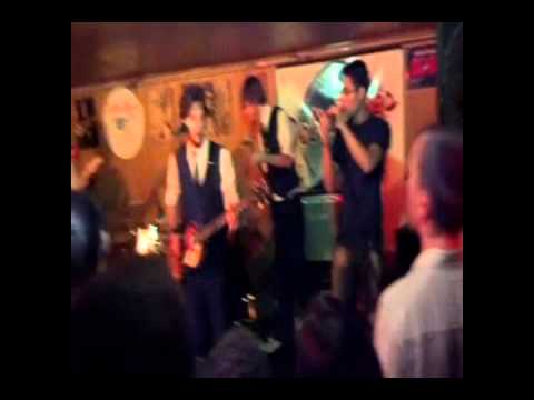 Love me do - Silverbeetles + Fábio Hiro