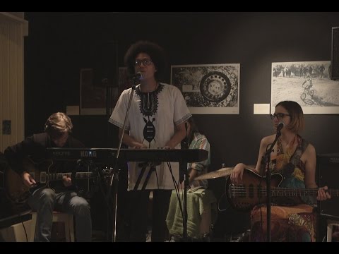 Bee Johnson - Black Flower - Live