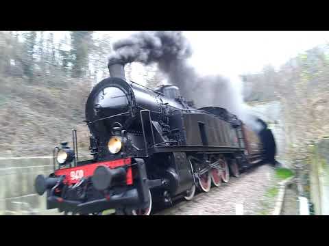 Treno Storico Torino - Castagnole Lanze, uscita dalla galleria.