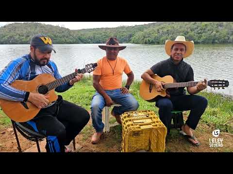 Trio Parada Dura Último Adeus. Violão e voz. Resenha Leley Severo 