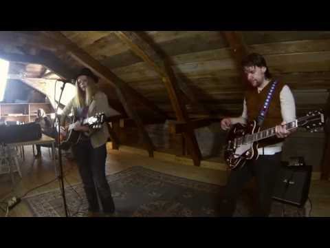 ELIN VIKNER- HERE IAM  | Back to my roots LIVE SESSION