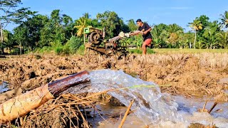 Download lagu Mengairi Sawah Yang Sedang Dibajak mp3