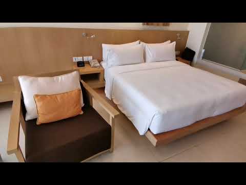 image-What is a deluxe double room?
