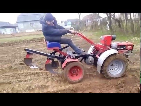 Домашний трактор мотоблок. Кама китайский двухколесный трактор. Домашний трактор мотоблок. Минитрактор мотоблок зубр адаптер. Трехколесный мотоблок.