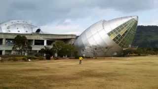 preview picture of video 'Unique Shape Building! Let's play Japanese Sports Activities at Nanohana-kan in Ibusuki City!'
