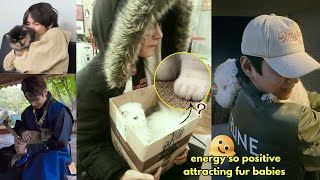 Download lagu Can't help but adore Kim Taehyung's sincere love for every furry friend😍 He has a pure soul!! mp3