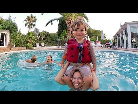 Familjen reser till Spanien! Roadtrip VLOGG