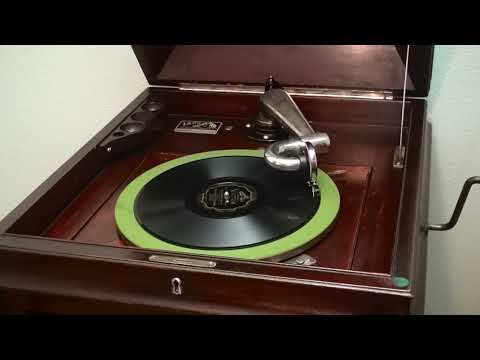 "Hello Blue Bird" and "Hugs and Kisses" by Art Landry's Orchestra, 1926