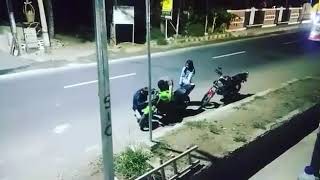 Download lagu Ketika ninja R di tikung truk cabe canter kumbung balap-korban janji mp3 Download lagu Ketika ninja R di tikung truk cabe canter kumbung balap-korban janji mp3