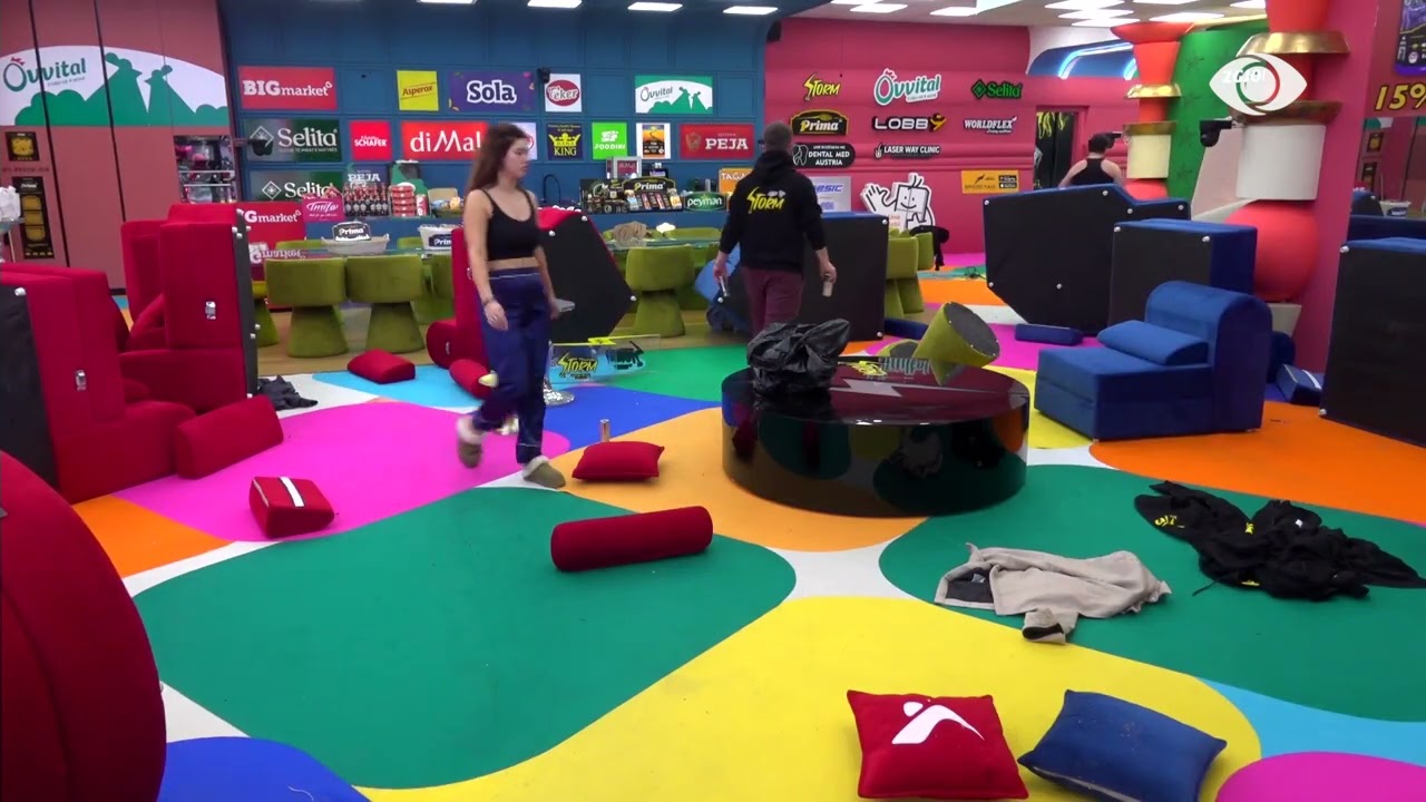 “A je duke më lënë rehat?”/ Gjesti diskuton me Eglin teksa ajo përpiqet ta ndihmojë