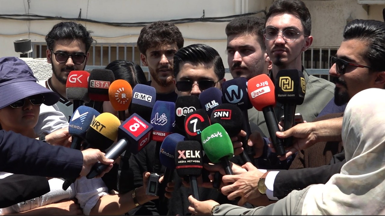 ڤیدیۆ | خوێندكارانی پۆلی 12ی ئامادەیی كۆبوونەوەیەكی ناڕەزایەتیان ئەنجامدا