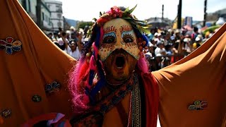 Download lagu Colombia celebrates Blacks and Whites carnival in vibrant colour mp3