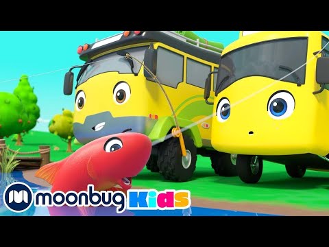 Isän Kanssa Kalassa - Go Buster | Moonbug Kids Suomeksi | Lasten piirretyt ja laulut