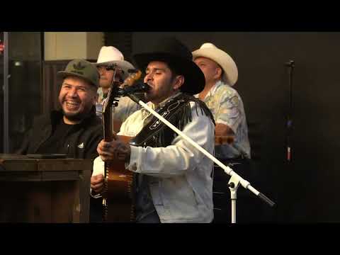 Los Nuevos Relampagos   Bonita como Mi Madre :La Calandria y Por el Amor A Mi Madre en vivo