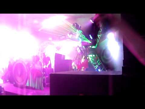 Tritonal @ Love Groove 2011 - Broken Down