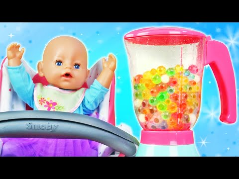 Zuppa di verdure dalla tata perfetta. Giochi di cucina con le bambole per i bambini piccoli