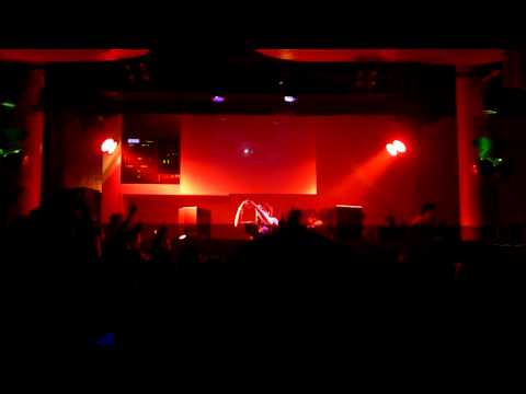 16/07/10 Daniel Kandi @ Pacha, Buenos Aires: BT ft Jes - Every other way (Armin van Buuren Remix)