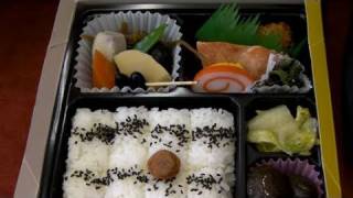 preview picture of video 'Ekiben Japanese Railway boxed meal ありがとうキハ２８・５８ 特製記念駅弁 富山駅'