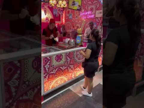 Tiwisting scoops turkish ice cream