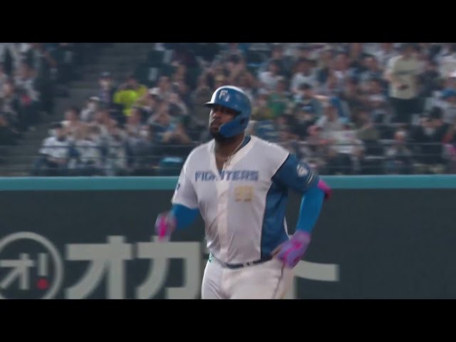 【7回裏】頼れる助っ人の一発!! ファイターズ・レイエス 打った瞬間に確信するレフトへの2ランHRで勝ち越し!! 2025年5月14日 北海道日本ハムファイターズ 対 オリックス・バファローズ