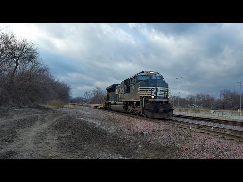 The weirdest train I've ever seen? NS ace solo with flatcar in Chalco Ne! BTM Quickies