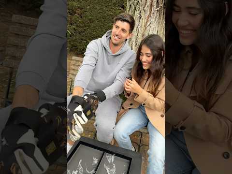 ASMR UNBOXING of Courtois' new gloves 🧤 pt. 1 #football #realmadrid #goalkeeper #mercedesroa