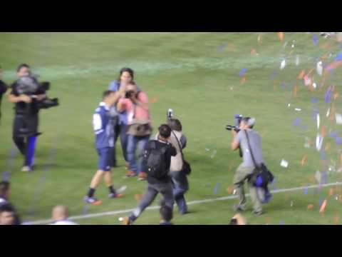 Sale el Chino Recoba a la Cancha. Partido Despedida.