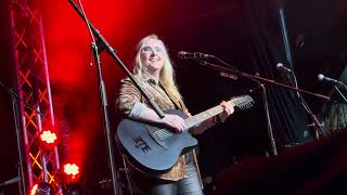 Melissa Etheridge sings an acoustic performance of Matches new song for LP ‘Rise’ out March 27, 2026