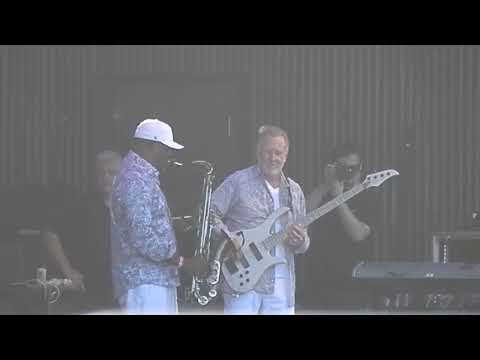 'Master Acoustic Bassist' Brian Bromberg & 'Saxy' Everette Harp "Is That The Best You Can Do? (LIVE)