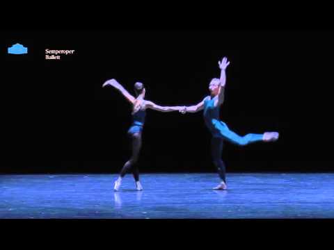 »In the Middle, somewhat Elevated« - Jete woman + Manuel Pas de Deux