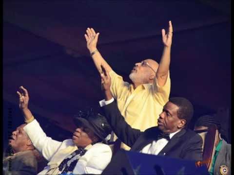 RCCG Mass Choir & RCCG Praise Team-Wonder Wonder