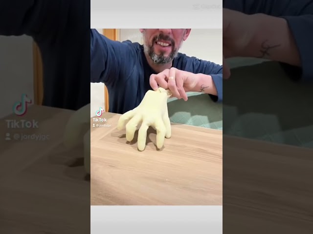 Vídeo relacionado con 2 Pares Guantes Blancos, Guantes de Ceremonia de Algodón con Botón y 3 Costuras, Unisex para Hombre y Mujer, Ideales para Navidad, Carnaval, Disfraz, Teatro, Esmoquin Formal e Inspección de Joyas