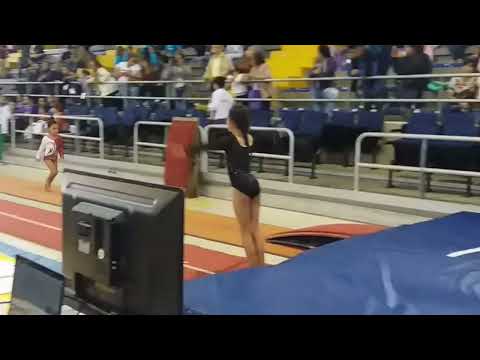 Salto Nivel 1 USAG con colchoneta a 1 metro de altura