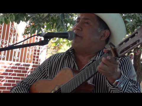 Grupo Mas o Menos ft. Lalo Gomez-Popurri de cumbias En Las Plazuelas Guerrero